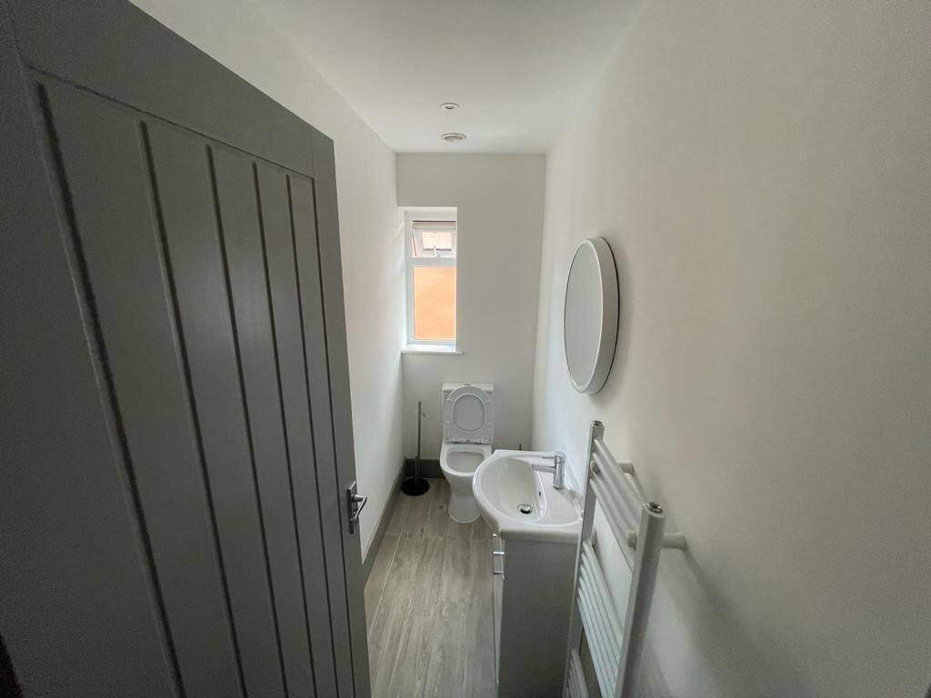 upload_49_marlborough_close_bathroom_2_615817ae...
