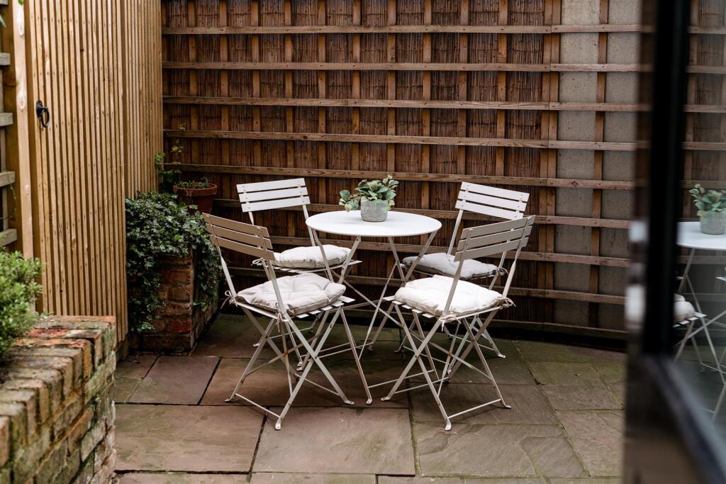 Flat 1 - web size-48.jpg