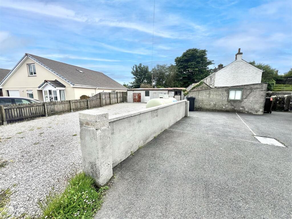 Driveway and Outbuildings.jpg