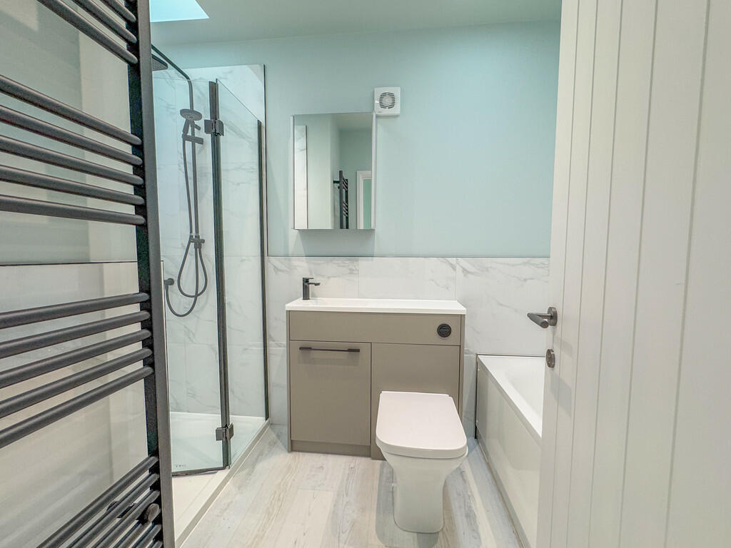 bathrooom 1