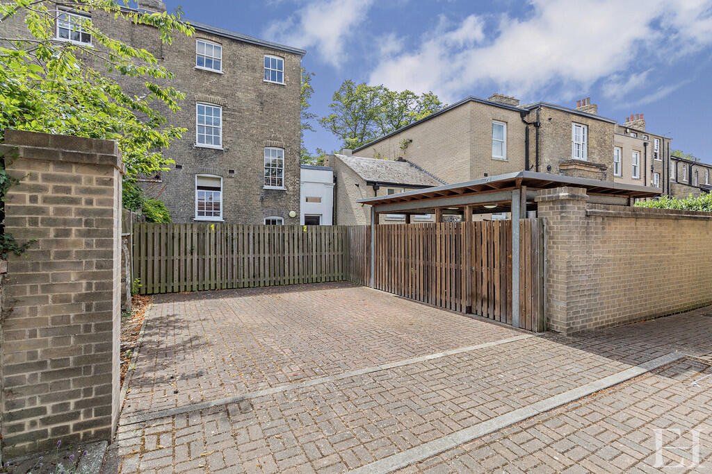 8657095-exteriorW...