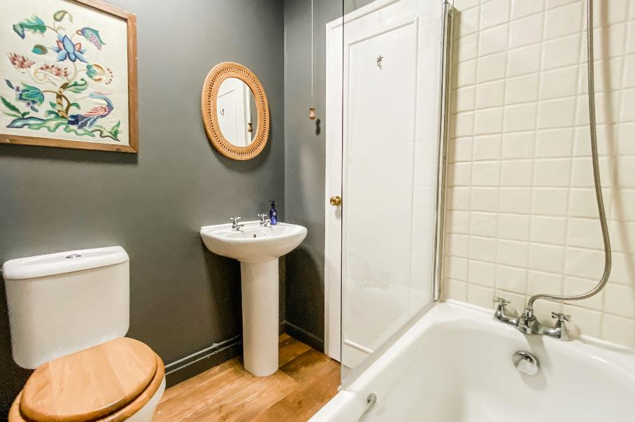 Bathroom 2.png