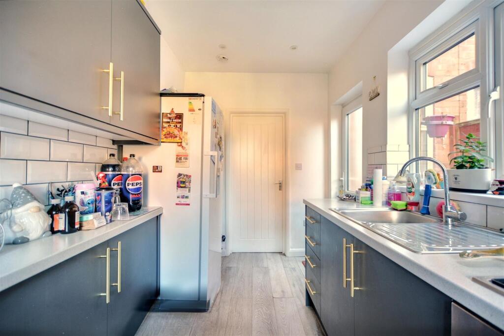 Kitchen_2.jpeg