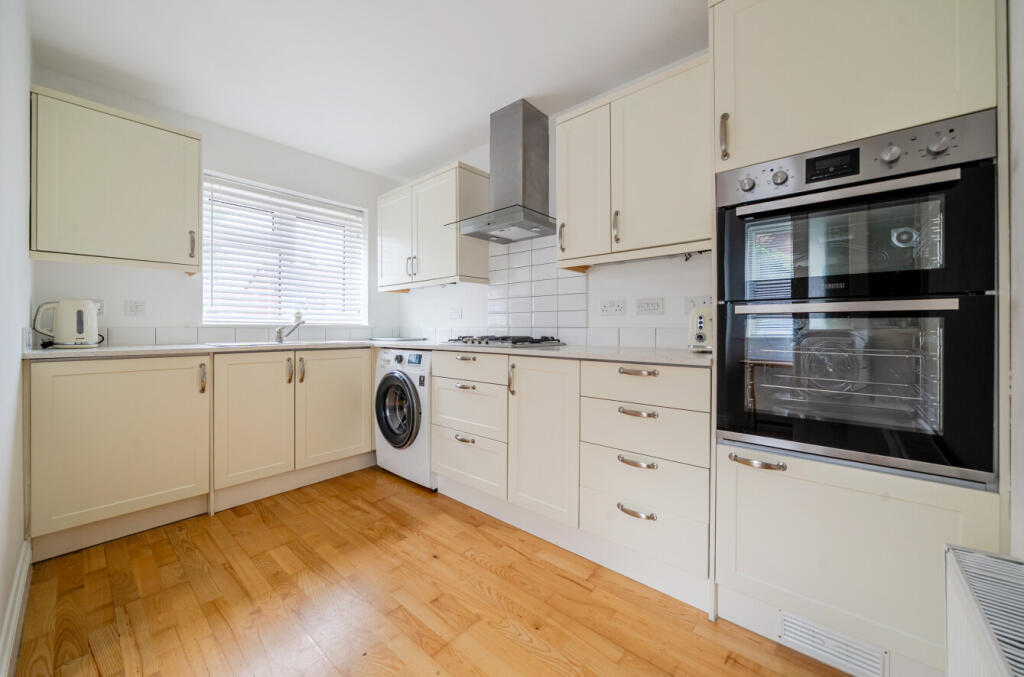 1343922-9-68aef9c...