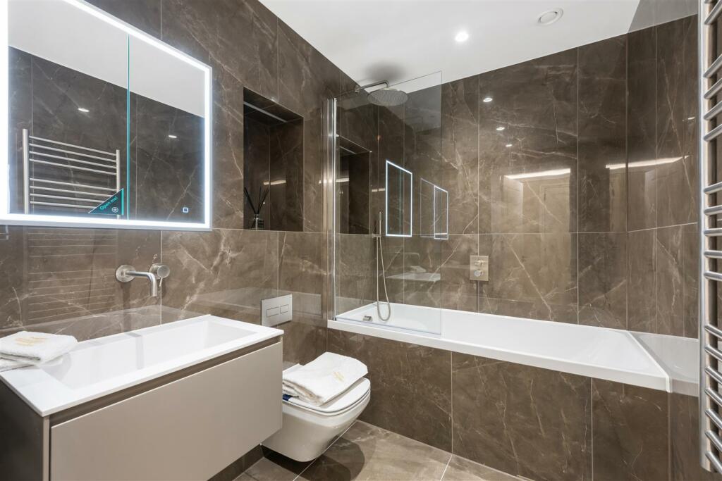 1001202311_GRIGG_Plot 8 1 The Drive _WD7 7BZ_018.j