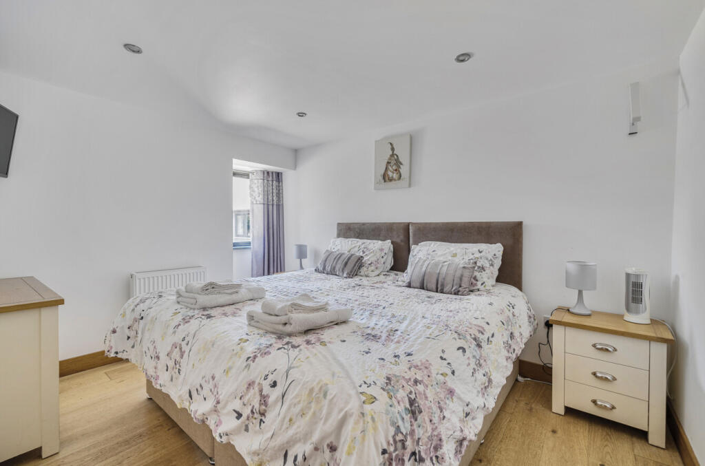 1316266-11-685ebe...