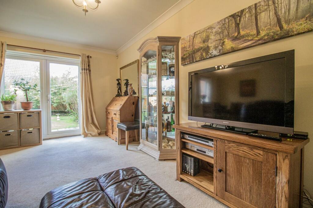 42 Manning Road  (Living room).jpg