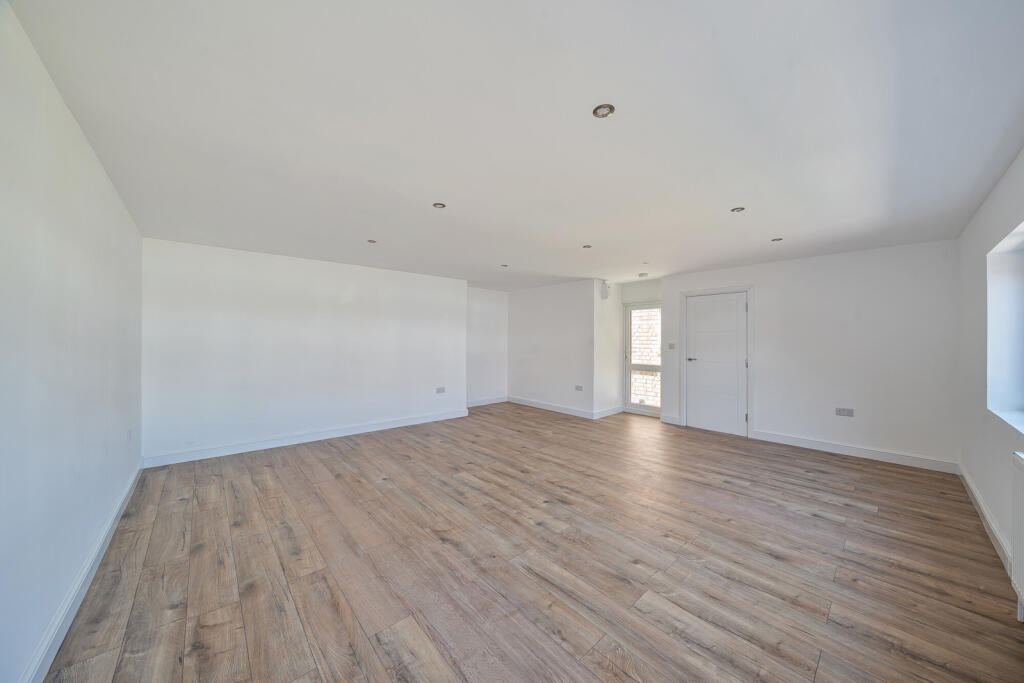 1296290-4-6827599...