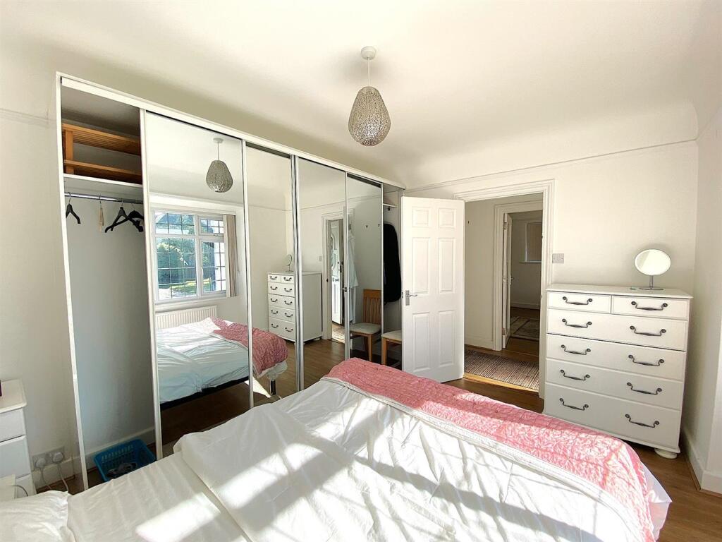 1 Bedford Ave - Bed2.jpg