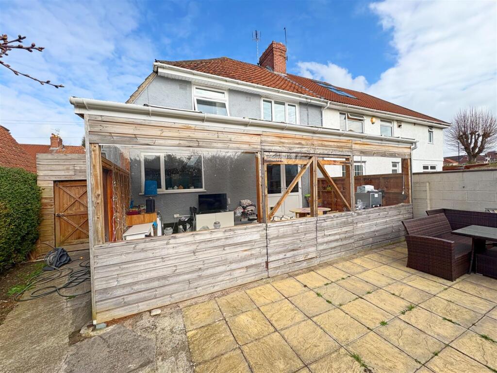 Lean to entertaining space (2).jpg