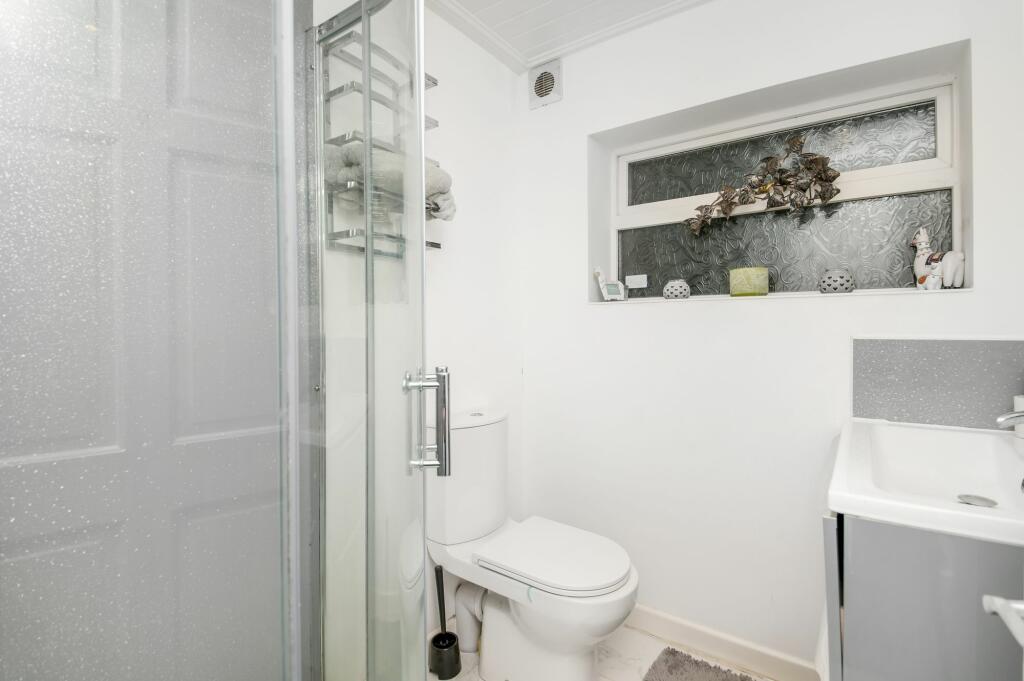 HOUSE SHOWER ROOM