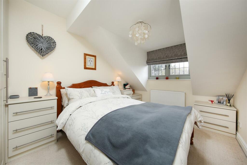 Bed2.jpg