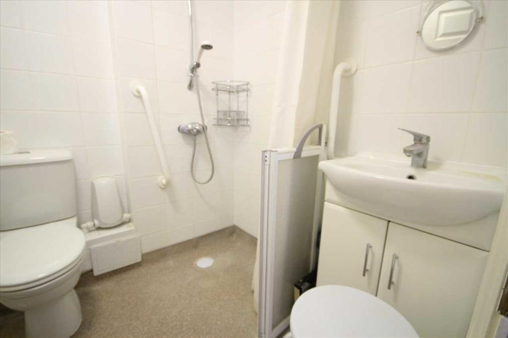SHOWER ROOM/WC
