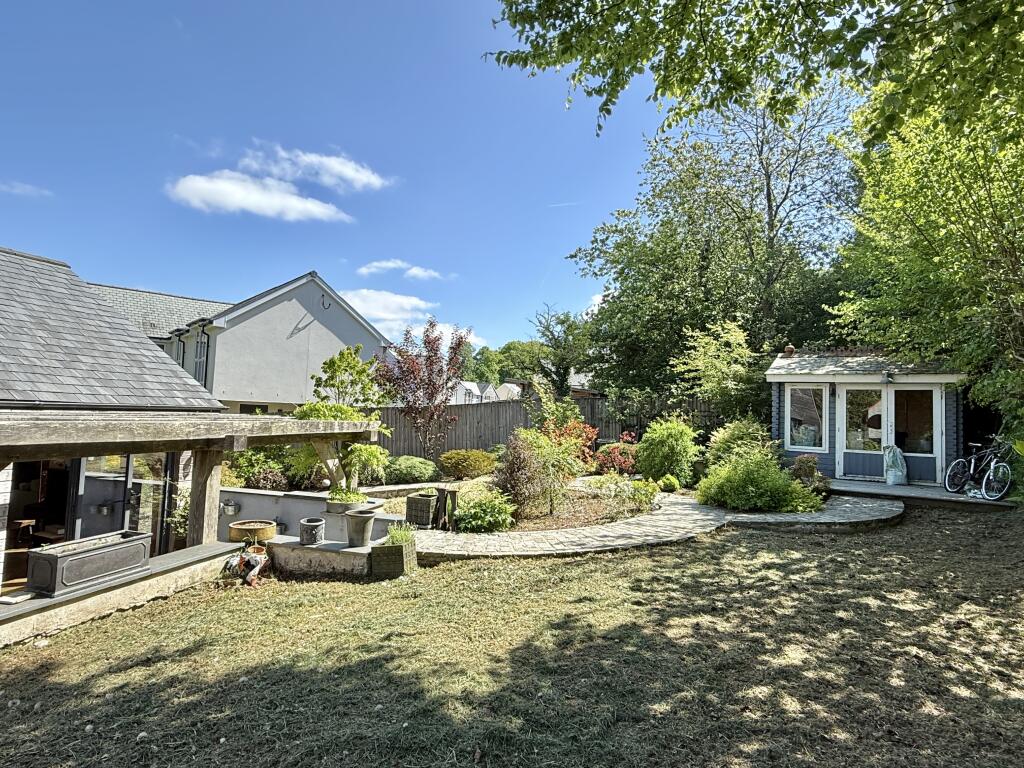 Pretty Gardens with Summerhouse