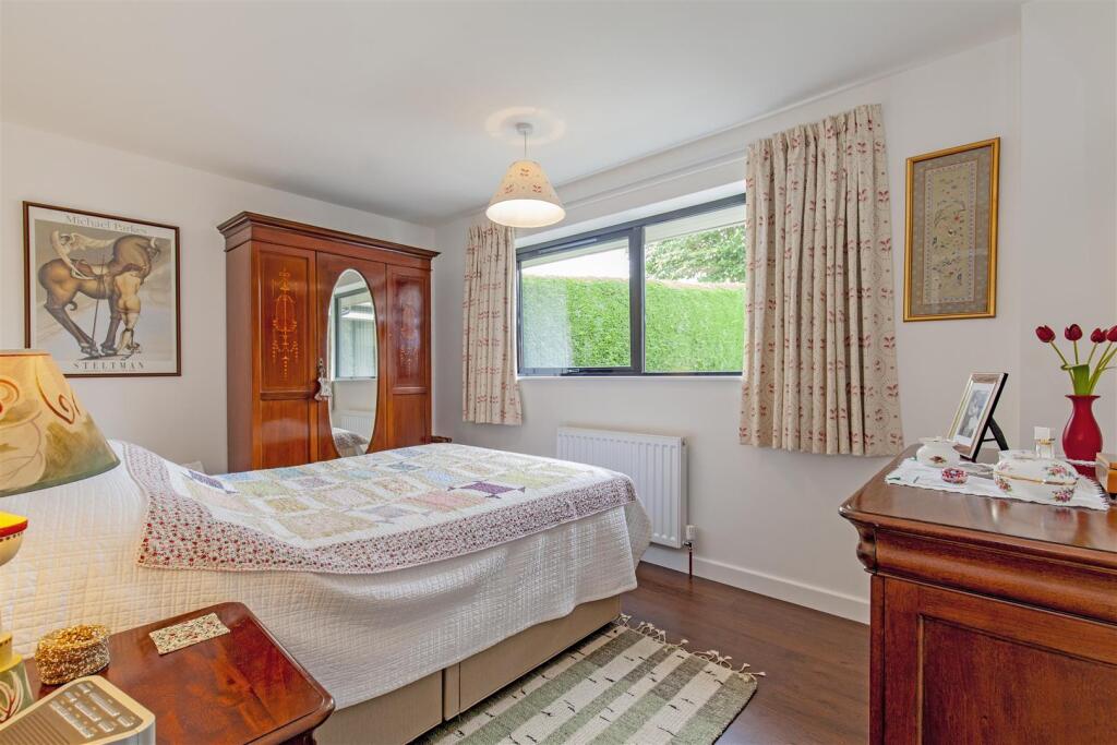 Bedroom 1-1.jpg