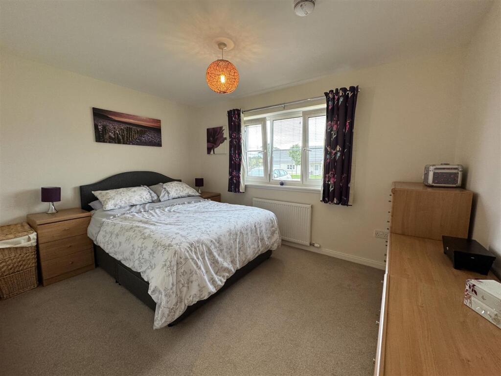 BEDROOM 1.JPG
