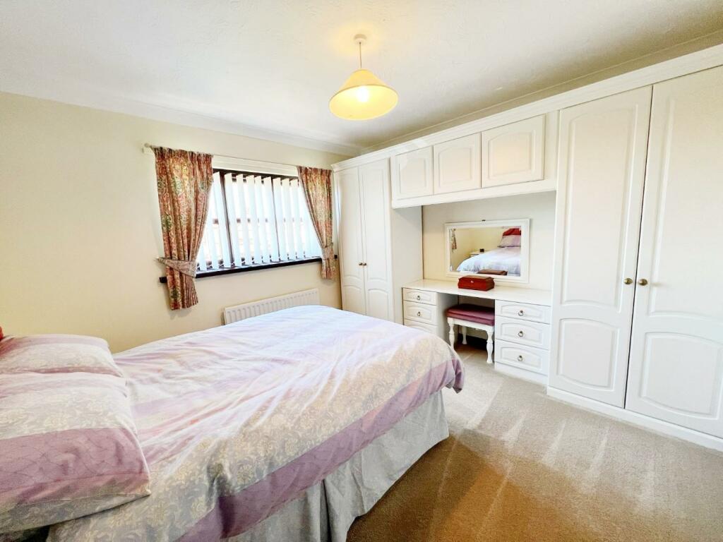 Bedroom 1 pic 1.jpg