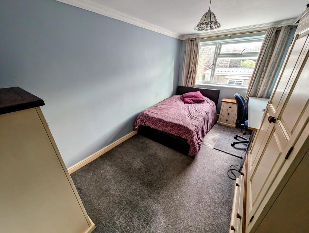 bed 2.jpg