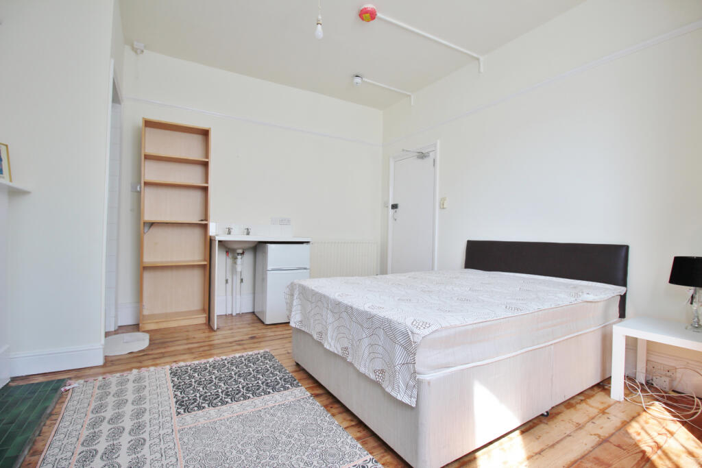 Bedroom / Living Room