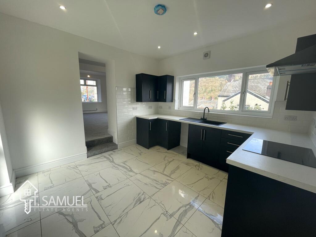 Kitchen 4.JPG