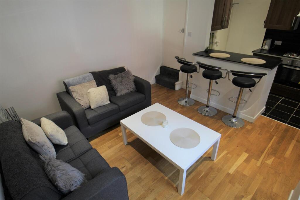 Living room 2.jpg
