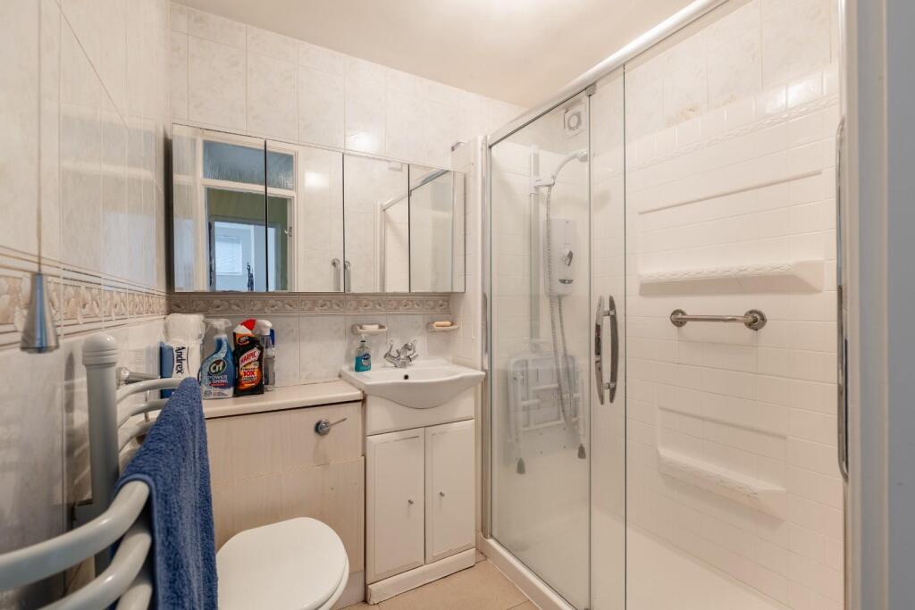 SHOWER ROOM-1.jpg