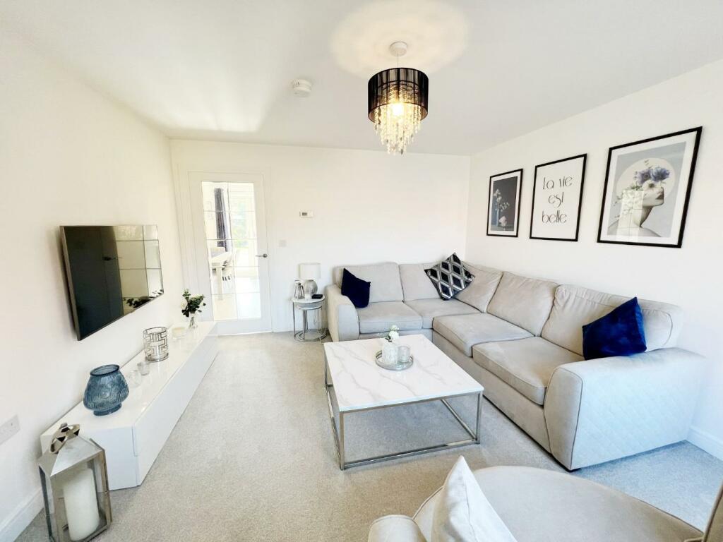 Lounge pic 2.jpg