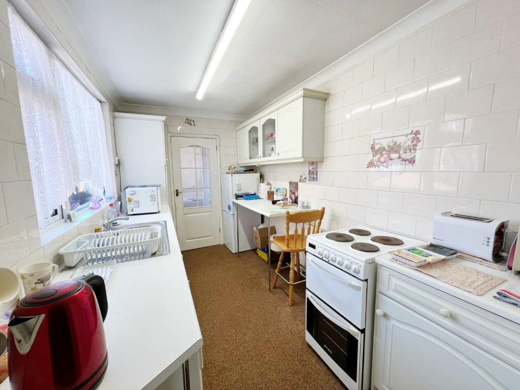 Kitchen pic 1.jpg