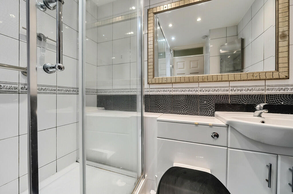 SHOWER ROOM2