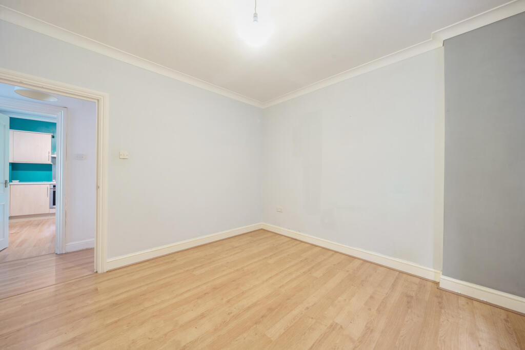 1298974-5-682c493...