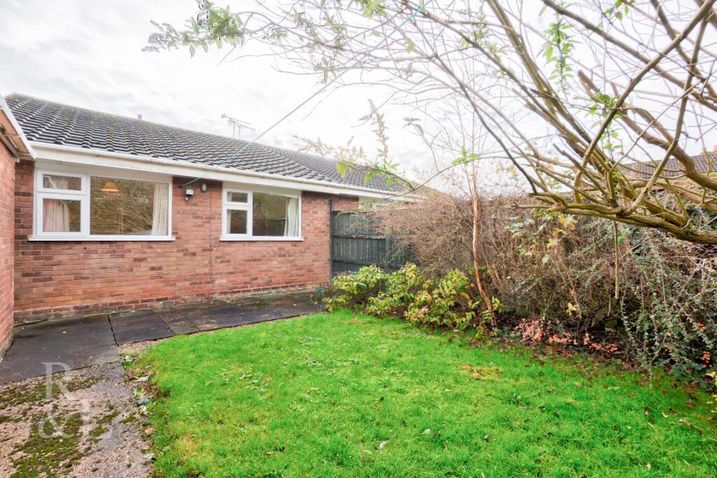 8 Ashfield Drive (13).jpg