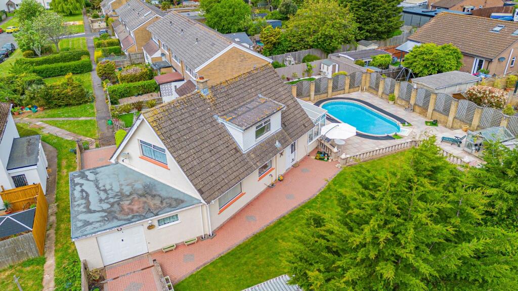 Wimbourne Crescent 14 Drone-1.jpg