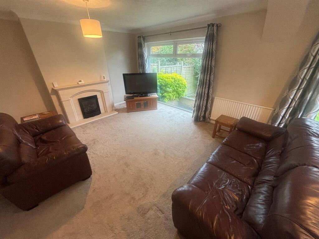 Living Room 2.jpg