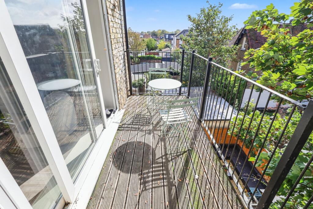 Flat 5, 68 Boston Road, Hanwell, London, W7 2ET