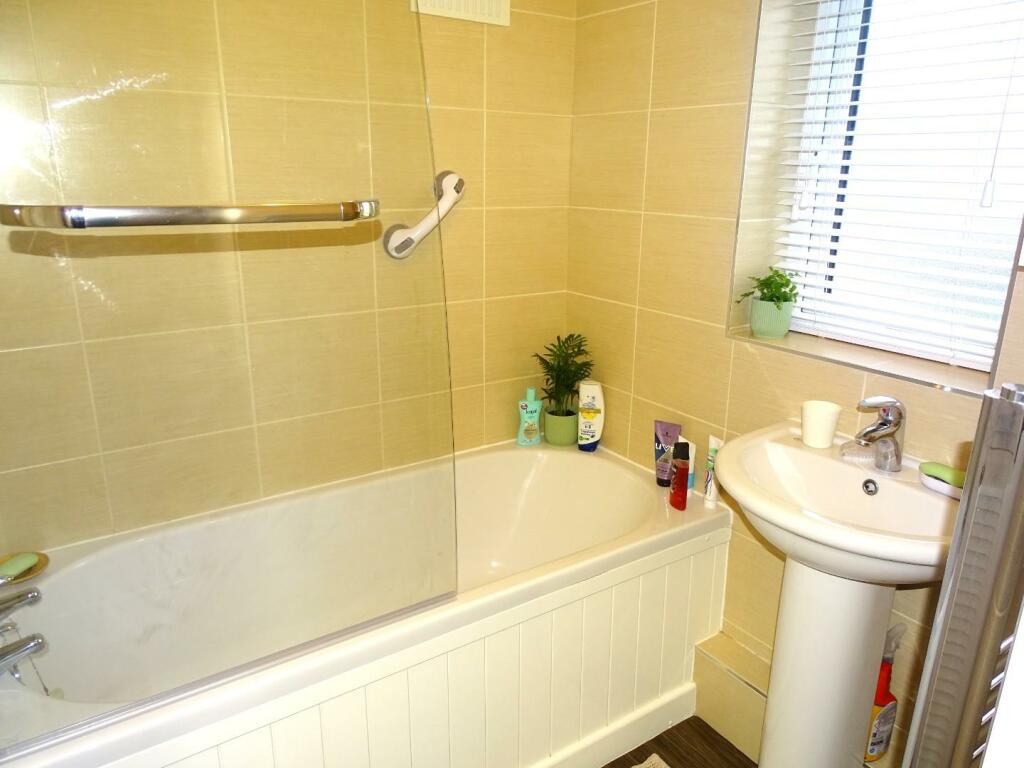 MODERN BATHROOM