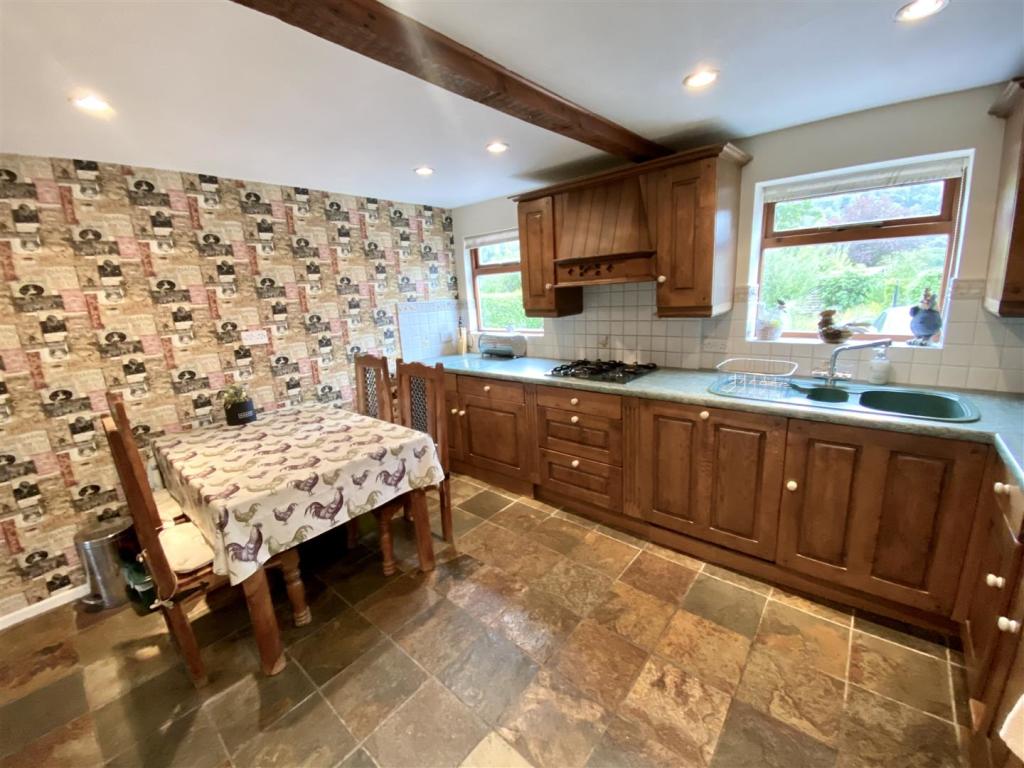 KITCHEN/BREAKFAST ROOM