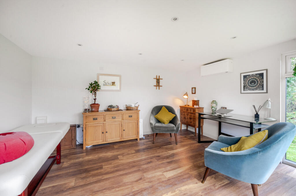 1356202-5-68d6797...