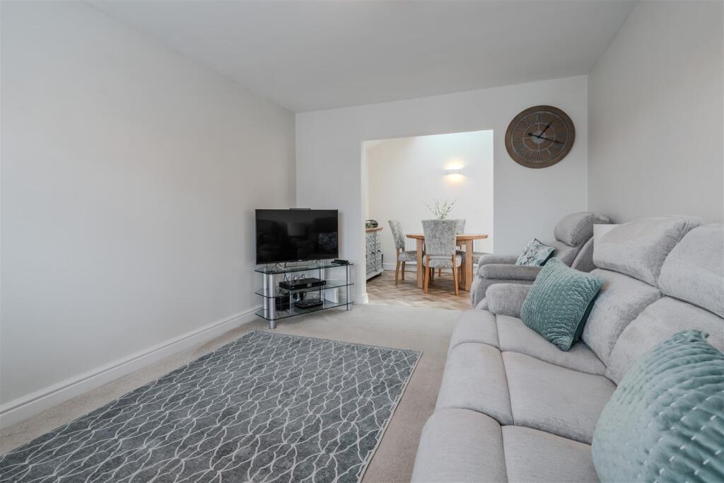 Living Room-2.jpg