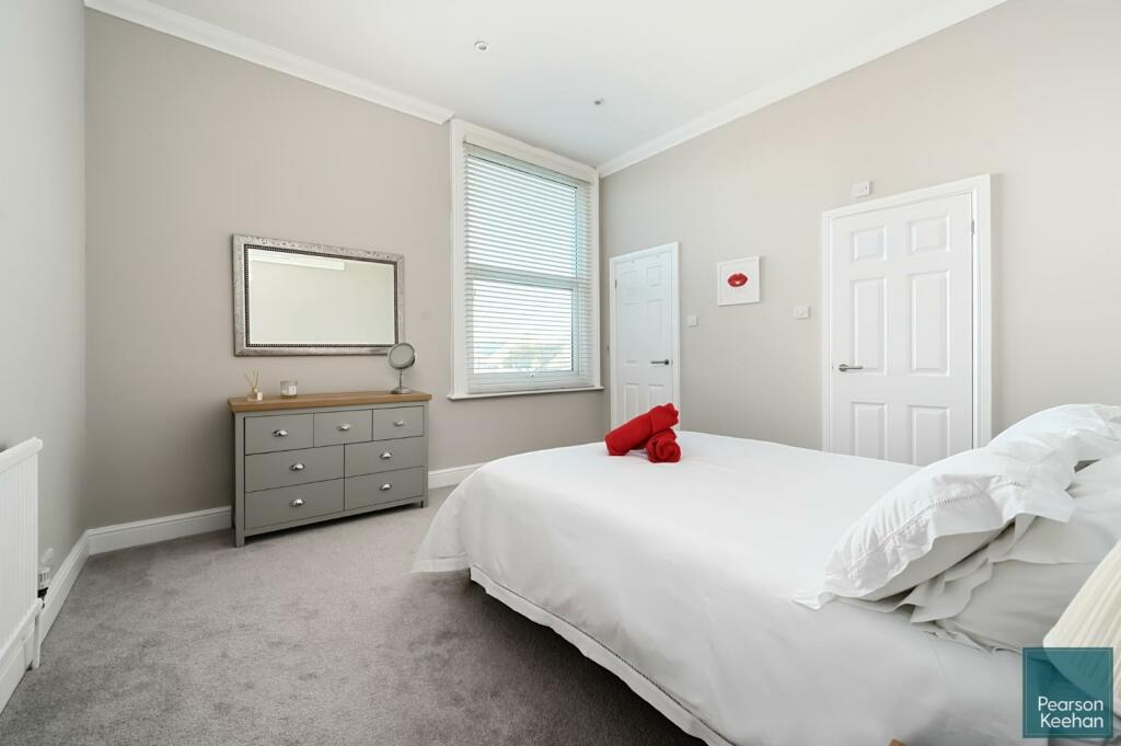 Girton House, Kingsway, Bn3 (6).jpg