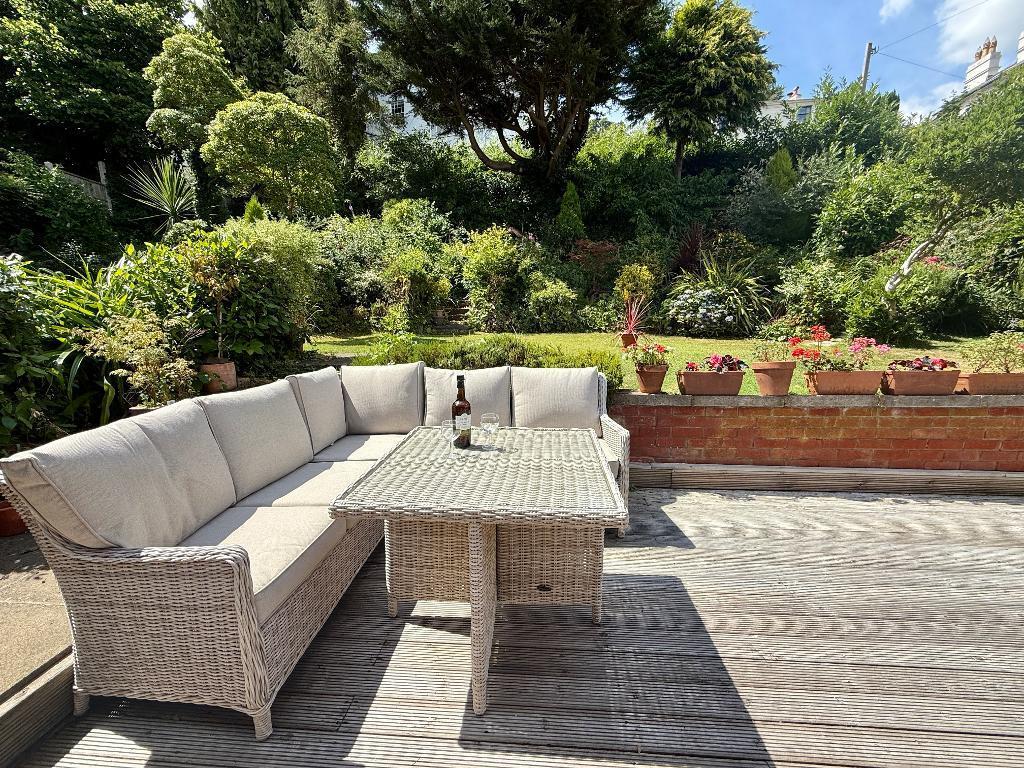 Extraordinary secluded garden