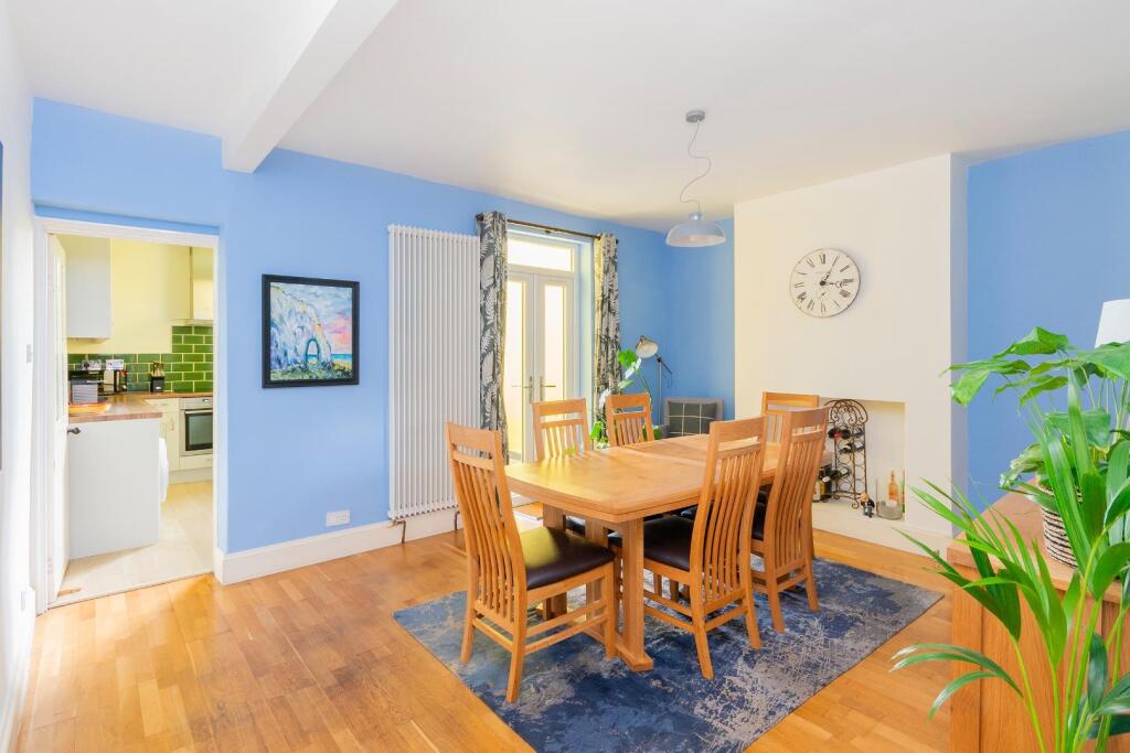 5GS5TN - Dining Room C.jpg