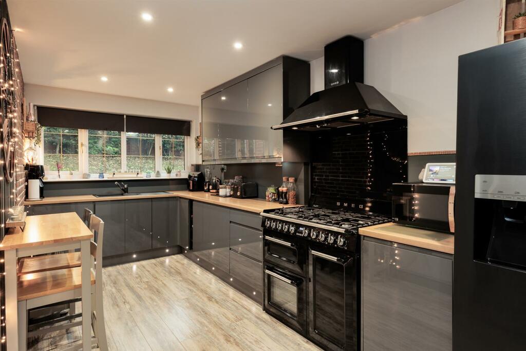 Kitchen/Breakfast Area