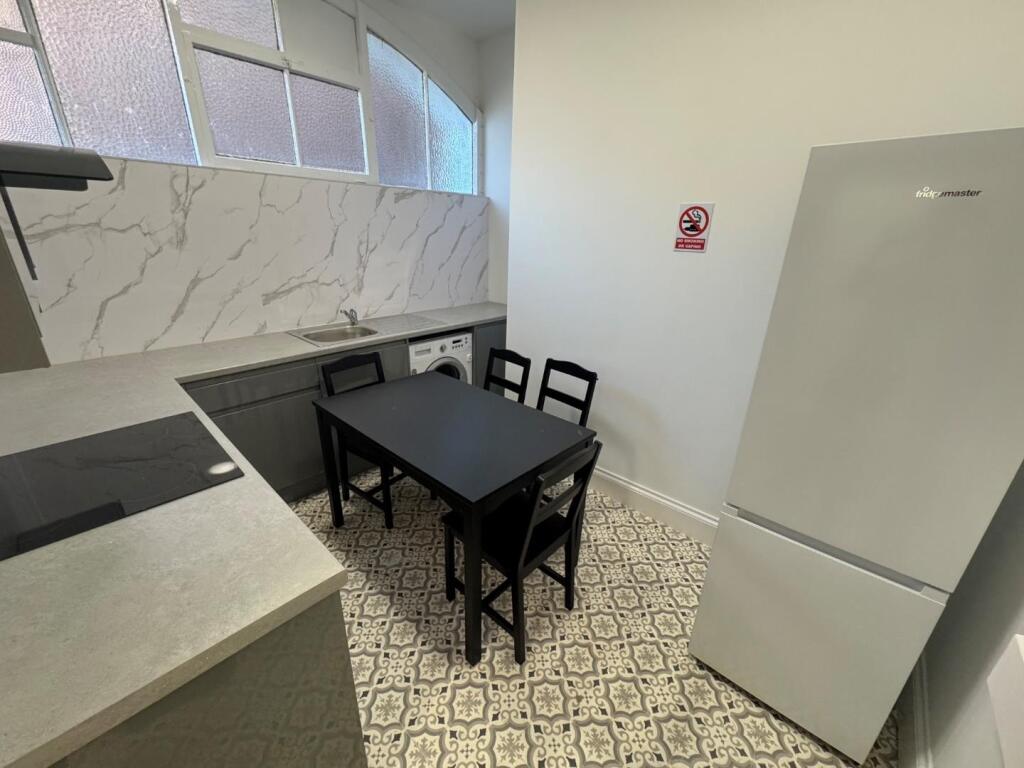 Kitchen for R 8 9 10.jpg