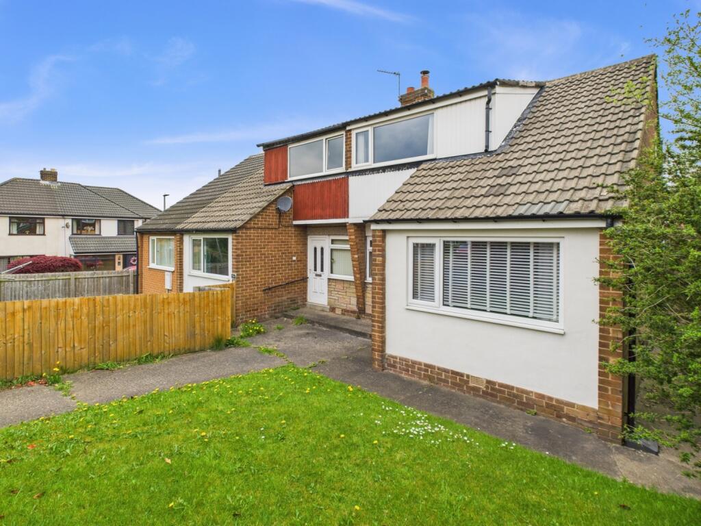 CAM04233G0-PR0019-STILL034