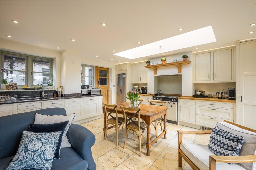 Kitchen/Breakfast Rm