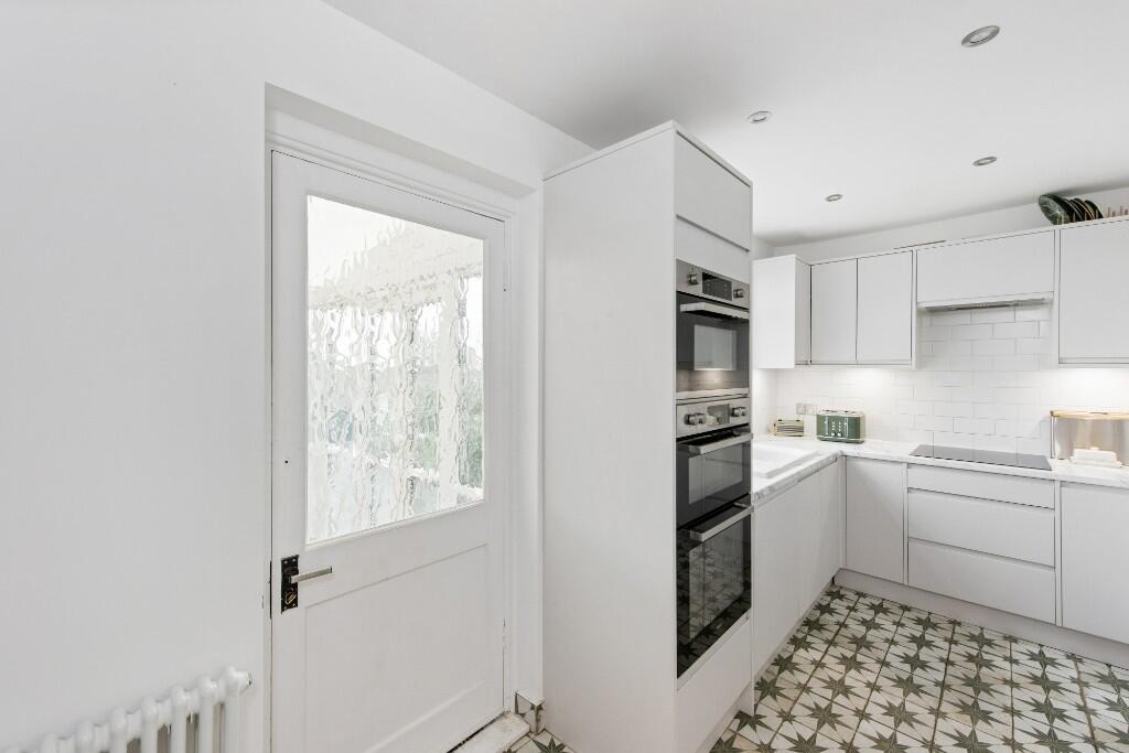 Weale Road, London, E4