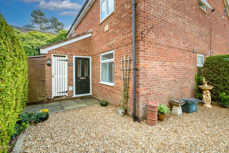 GARDEN AND GROUND FLOOR ENTRANCE