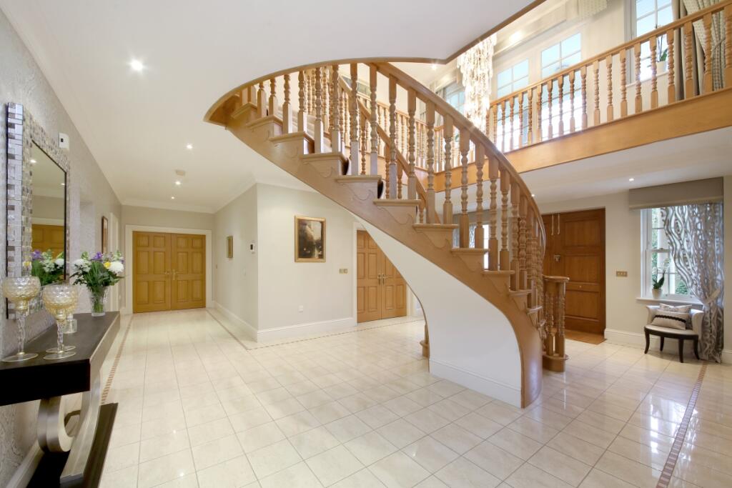 Chiltern Hse_hall...