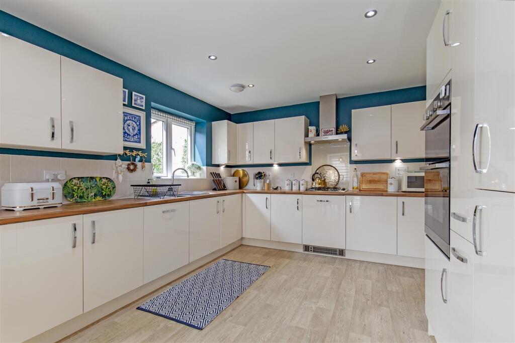 Superb Dining Kitchen