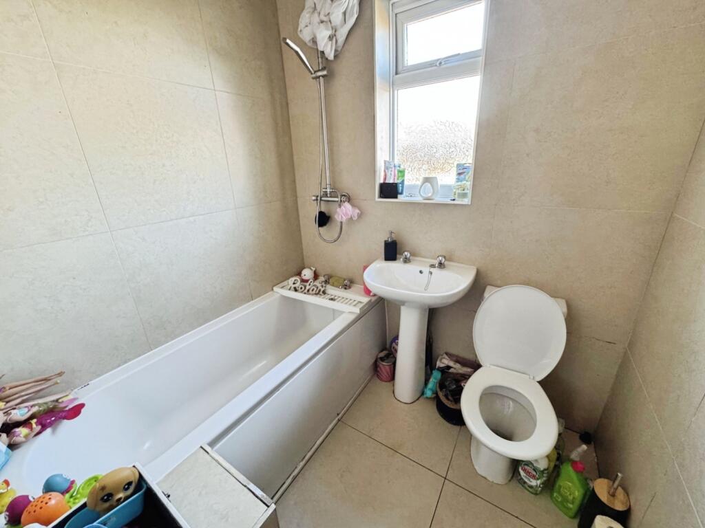 pbox-bathroom-346024.jpg